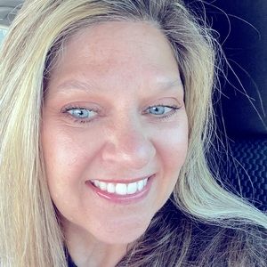 Meet your Posher, Dina